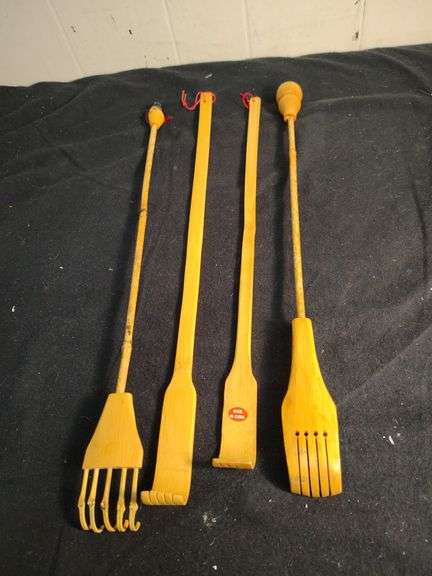 4 Back scratchers
