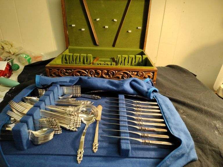 1847 Roger Bros. King Frederick silverware with case