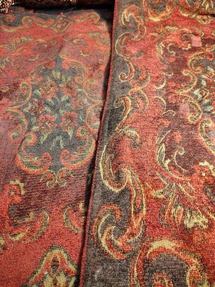 2 Pillows and stand covers