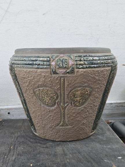 Large Roseville Mostique Jardiniere. 5D