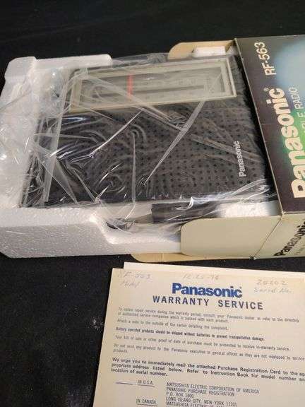 Vintage Panasonic FM/AM portable radio never open