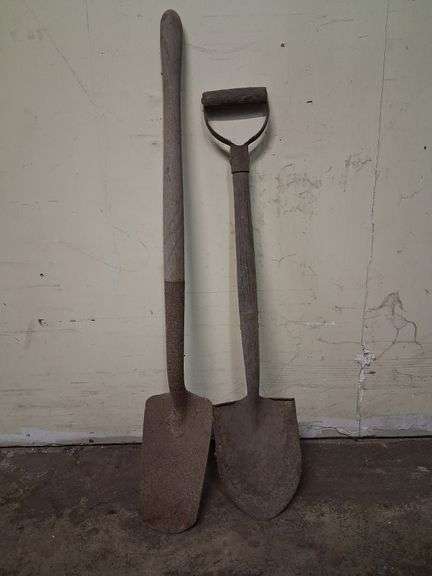 2 short shovels