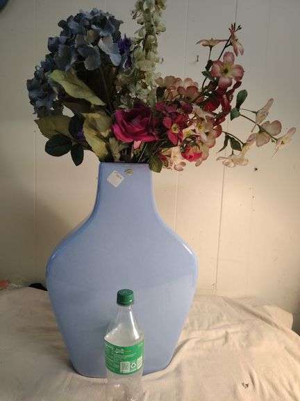 Vase with fake flowers 18 1/2"