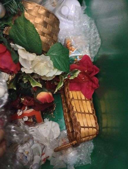 20 Gallon tote with Christmas items