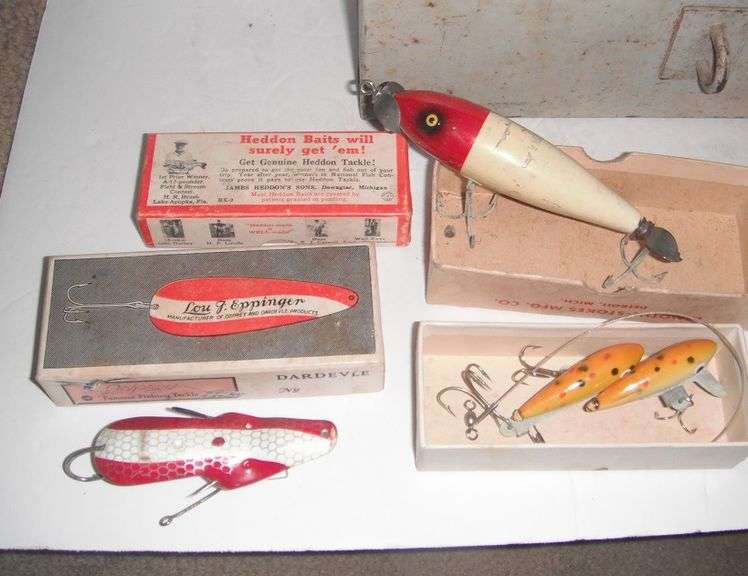 Grampa's Old Tackle Box from the 1950's w/ several nice Lures & Boxes