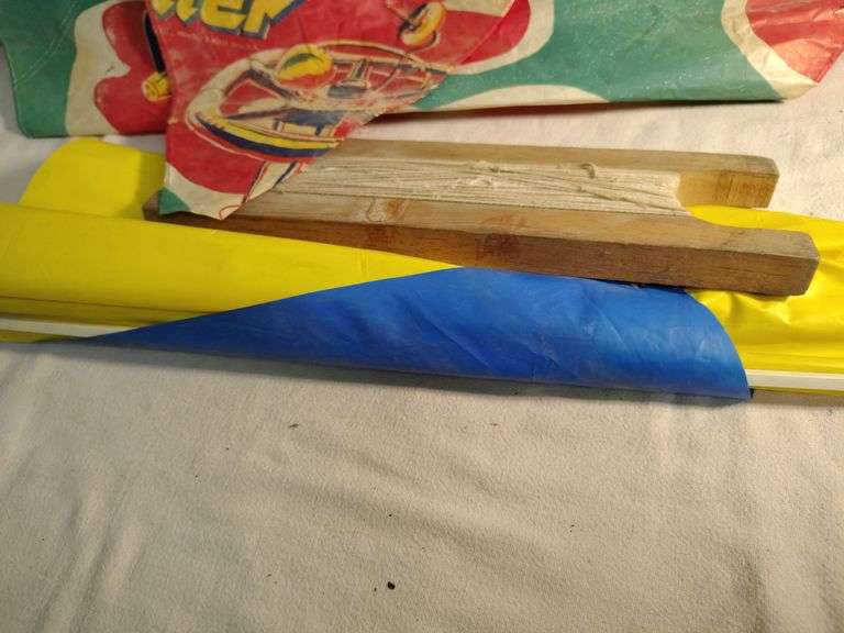 4 Vintage kites