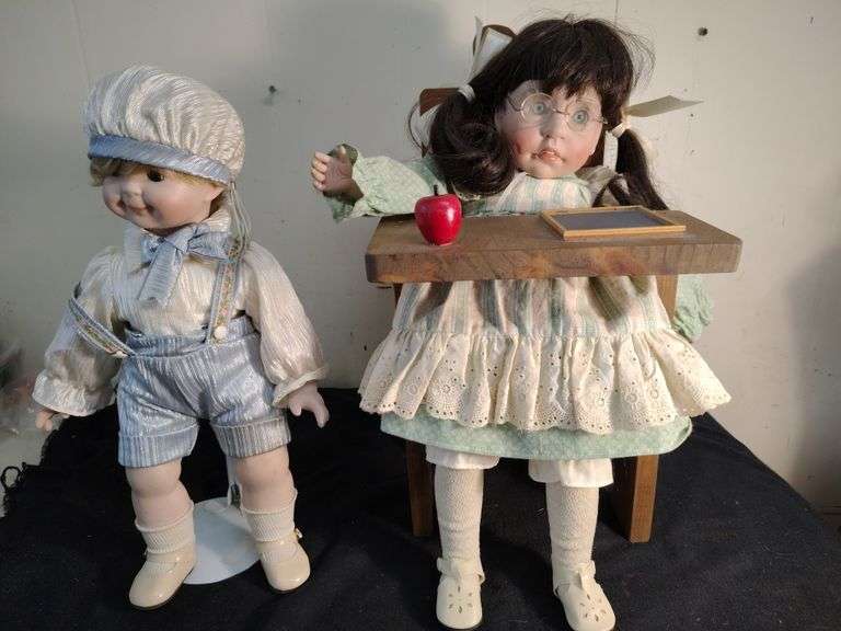 2 Collector dolls