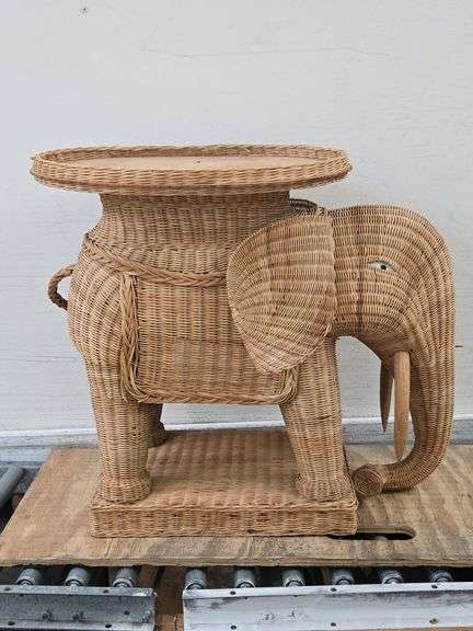 Vintage Wicker Elephant Plant Stand / End Table. 1A