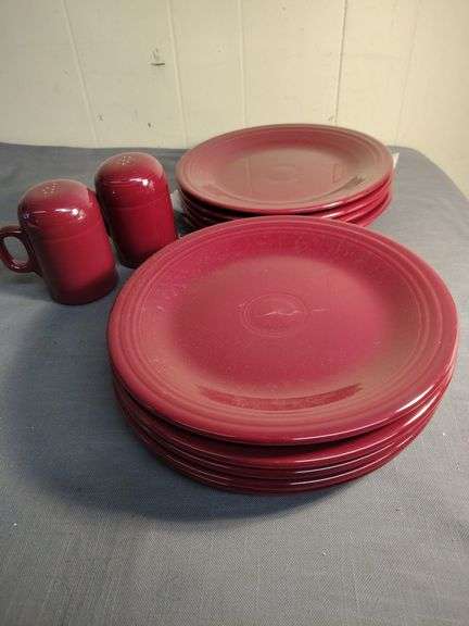 Fiesta 10 dinner plates and salt and pepper shakers