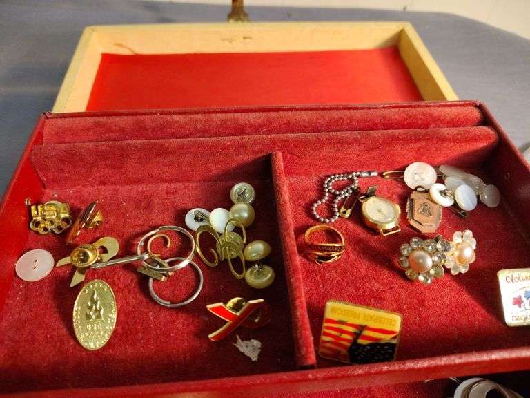 Jewelry box with jewelry