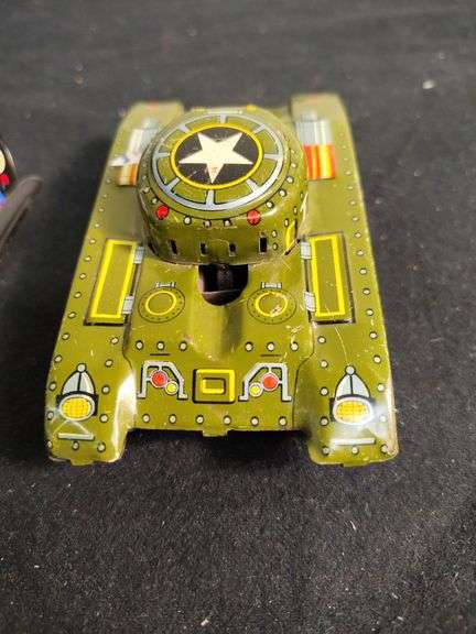 2 Tin vehicles