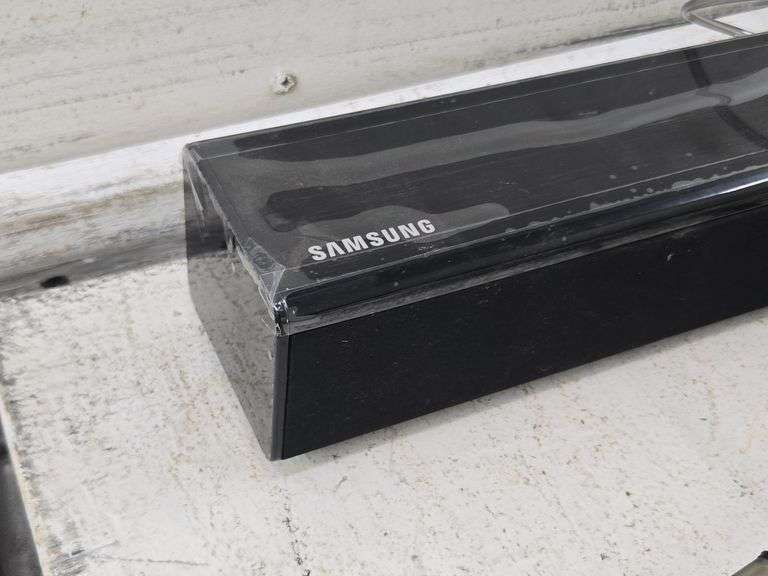 Samsung Soundbar with Remote. 4C