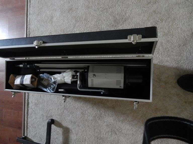 Photography studio - Bowens Prolite 82 in its own carry case with Tripod