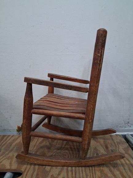 Small rocking chair. 2a