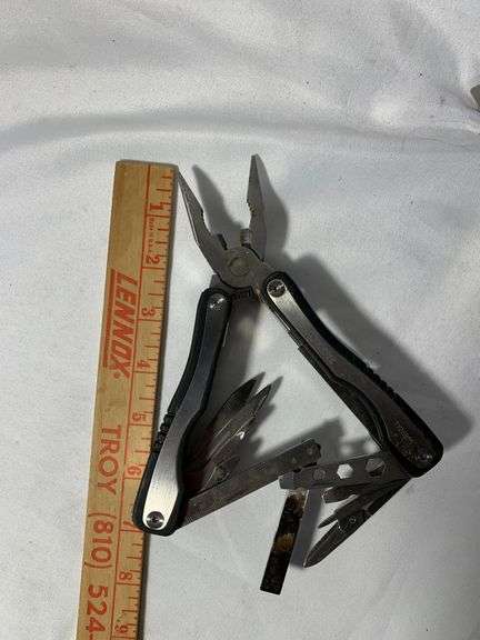 John Deere 12 Tools in One Multi-tool - TY26825