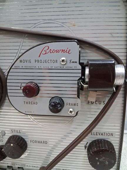 Kodak Brownie Movie Projector, appears nwt. 2e