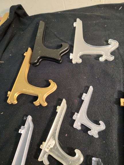 Plate holders and displays