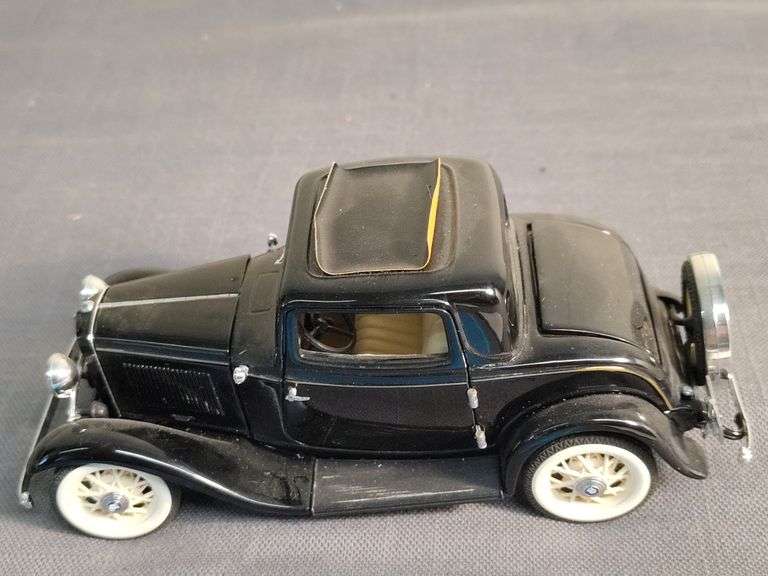 Franklin Mint 1932 Ford Deuce Coupe with certificate