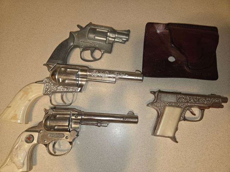 4 Vintage Cap Guns