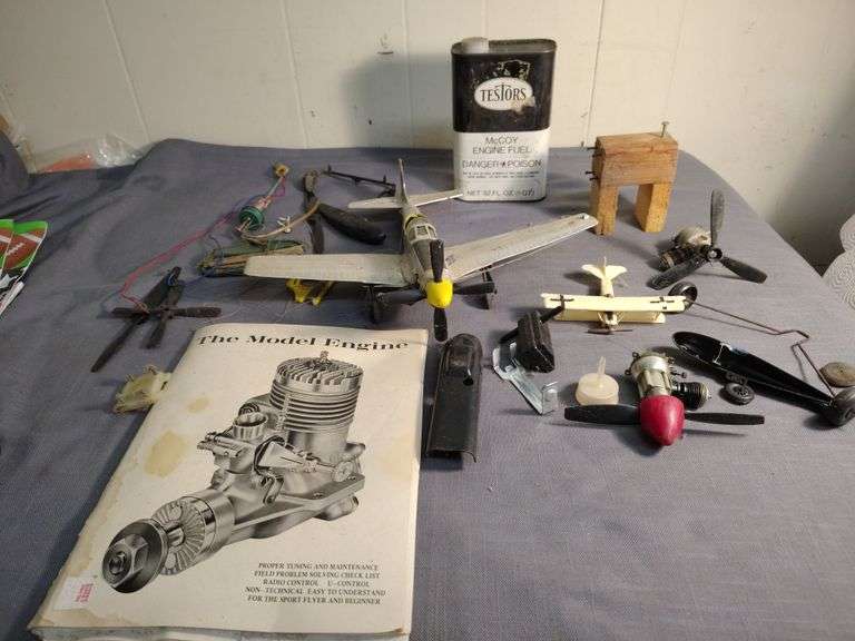 Model airplane