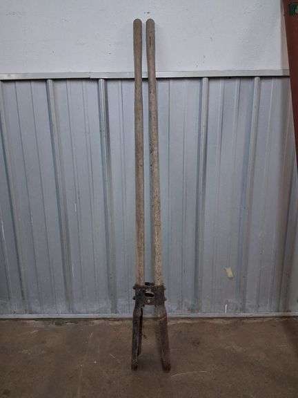 Post hole digger