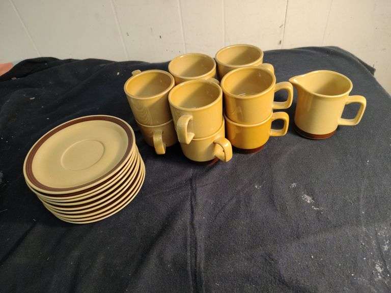 Le Mesa Stoneware 10 cups 9 saucer & creamer