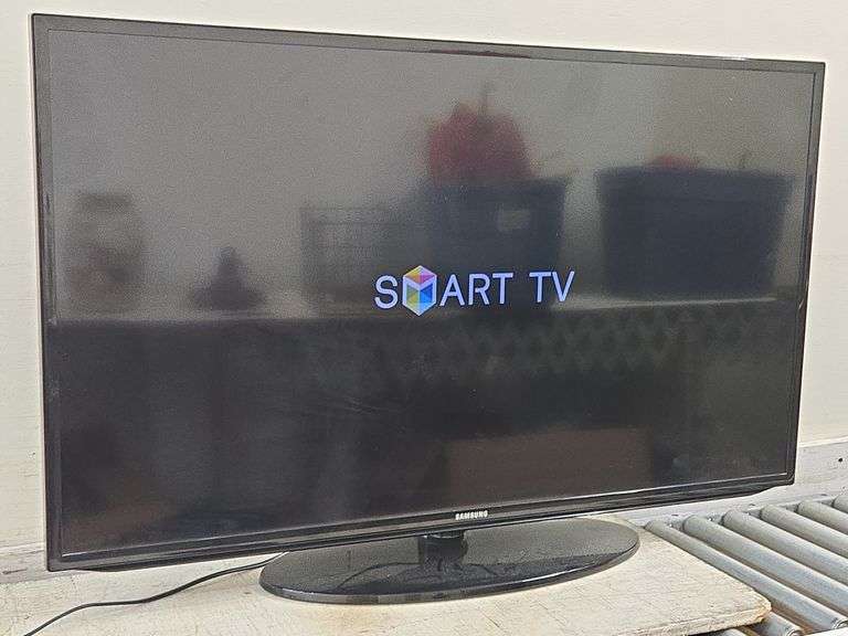 Samsung 46" HD Smart LED TV with Remote
