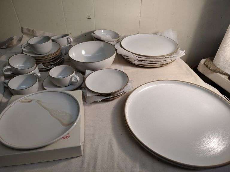Heath set of dishes 32 pieces
