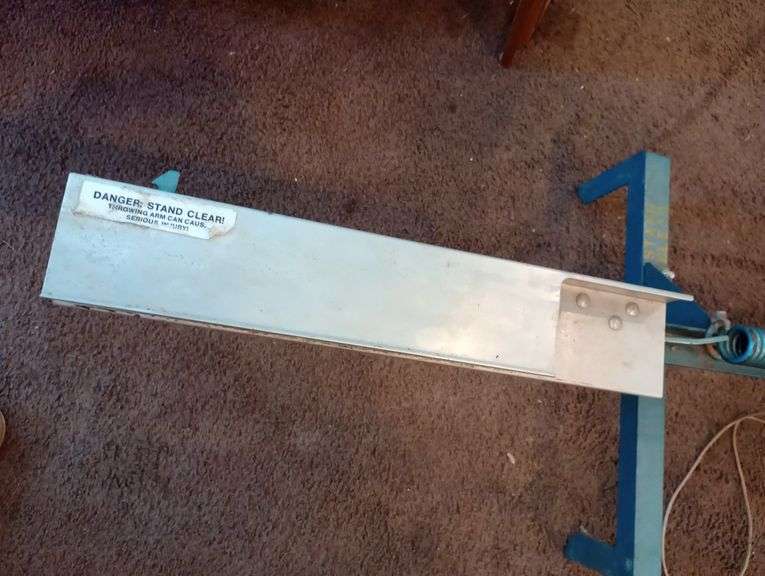 Clay pigeon skeet thrower