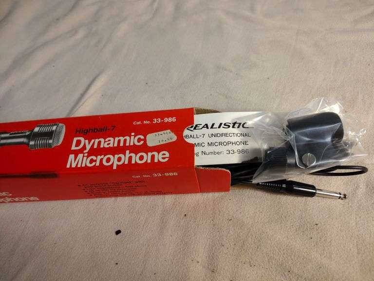 Realistic Dynamic Microphone