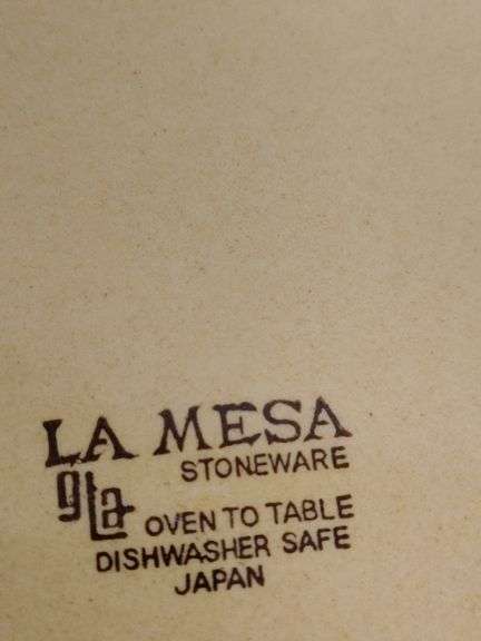 Le Mesa Stoneware dishes 7 dinner plates