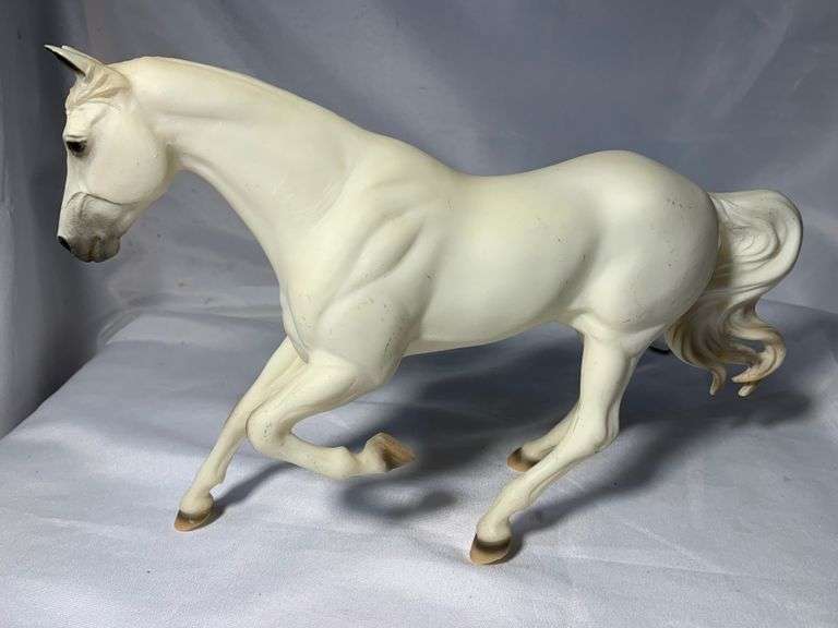 Breyer Model Horses Vintage White Gem Twist 1993