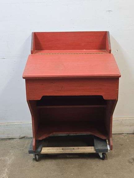 Red Lift-Top Podium