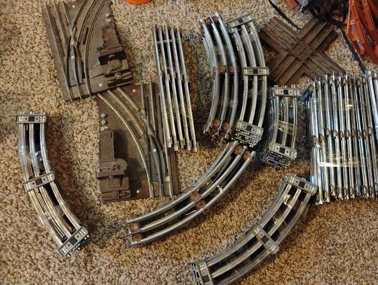 large lionel train stuff lot comes with tote no lid