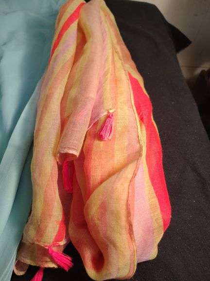 2 Scarfs and table napkins