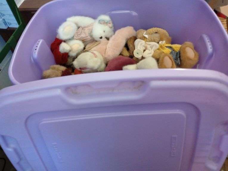 Homz tote full of Boyd's Bears