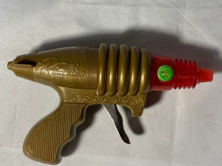 VINTAGE RAZER RAY GUN TOY See Photos