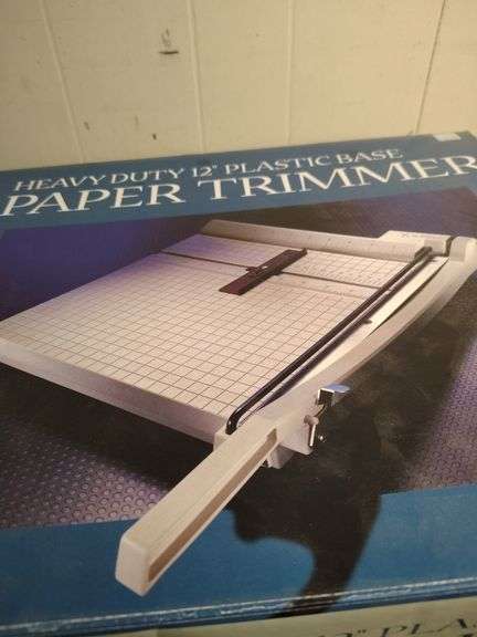 Heavy duty paper trimmer