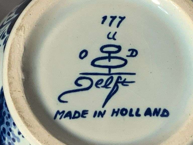 VTG 1966 Oude Delft Blue Porcelain Vase Elegant Home Flowers 4"