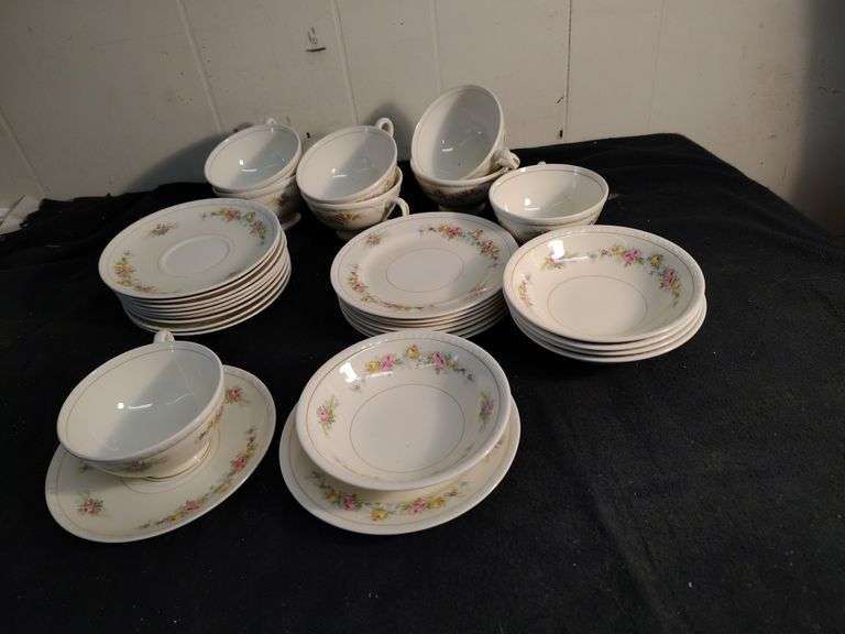 Homer Laughlin China 8 cups, 10 saucers, 5 berry bowls & 8 plates