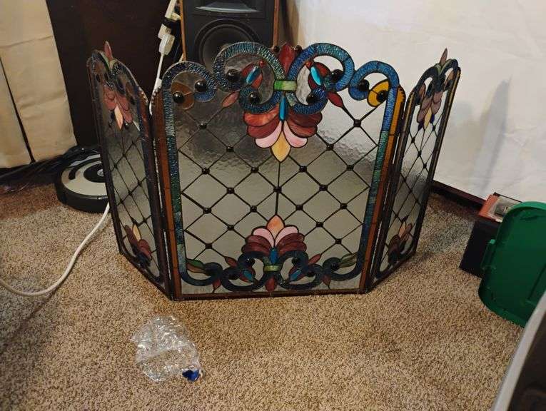 stained glass fireplace screen has small crack see pic