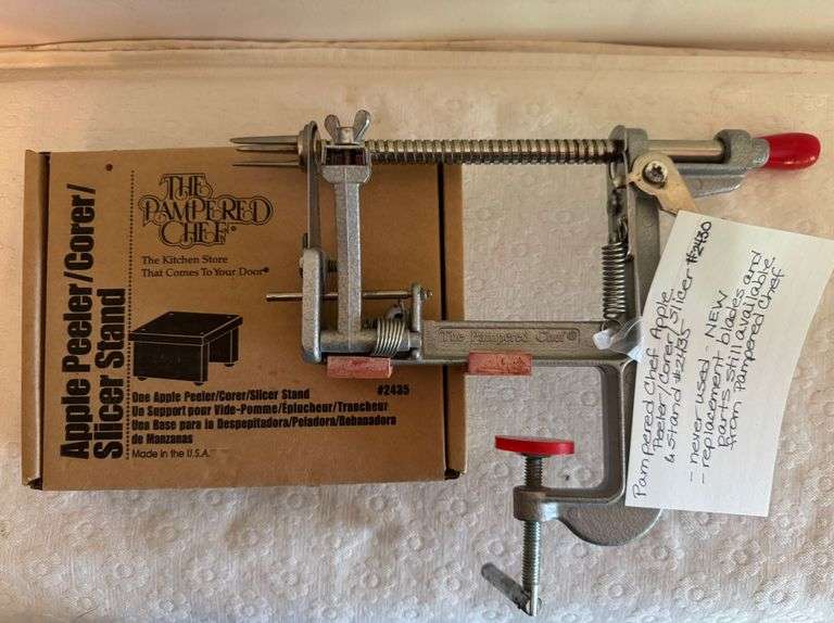 Pampered Chef Apple Peeler / Corer / Slicer #2430 (NEW) & Stand #2435 (NIB)