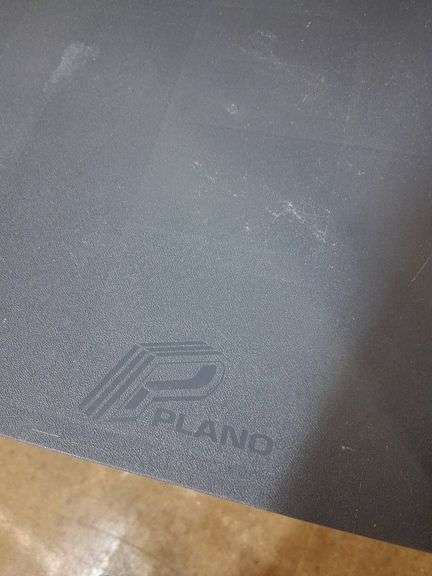 Plano Plastic shelving