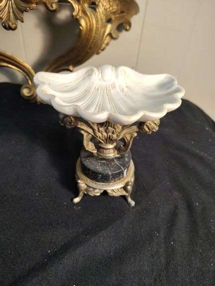 Small shelf, soap dish & tissue box cover