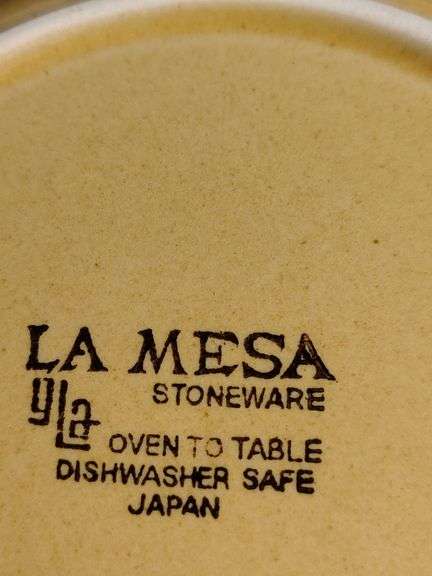 Le Mesa Stoneware 12 Berry bowls, 8 salad bowls & 8 plates