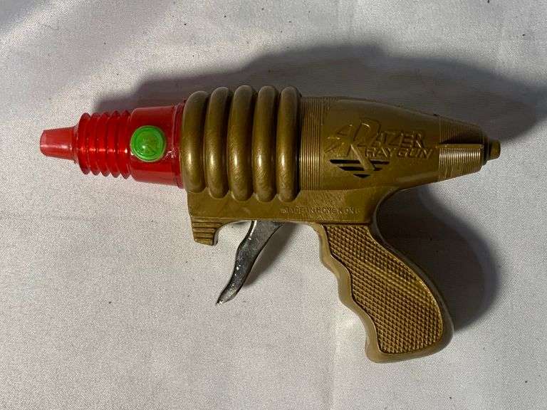 VINTAGE RAZER RAY GUN TOY See Photos