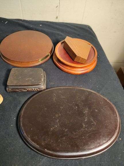Plate holders and displays