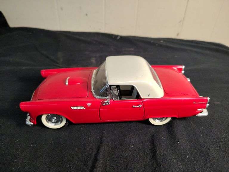 Road Tough 1955 Thunderbird model car