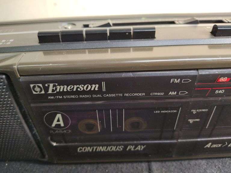 Emerson AM/FM radio dual cassette recorder tested and works