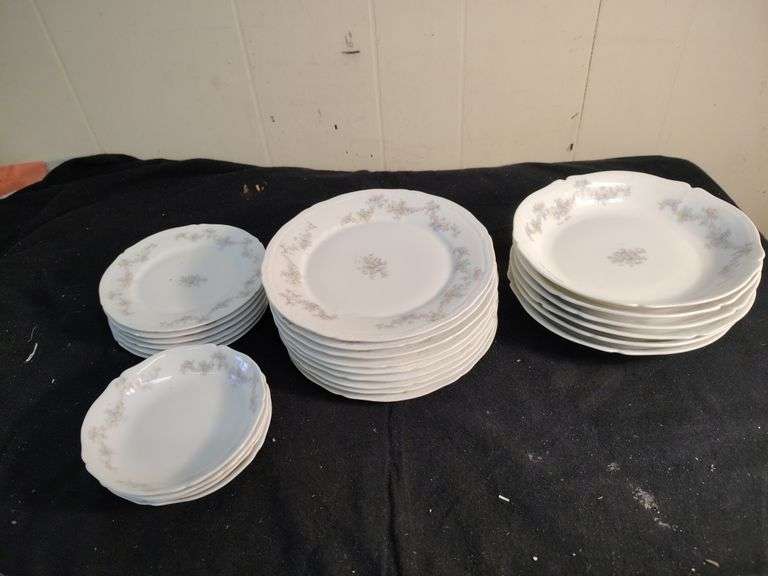 Bavaria China 6 bowls & 9 plates & 4 berry bowls & 6 plates